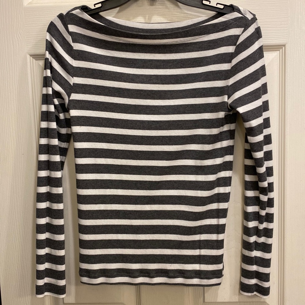Gap long sleeve modern tee
